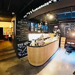 Zoom Hotel